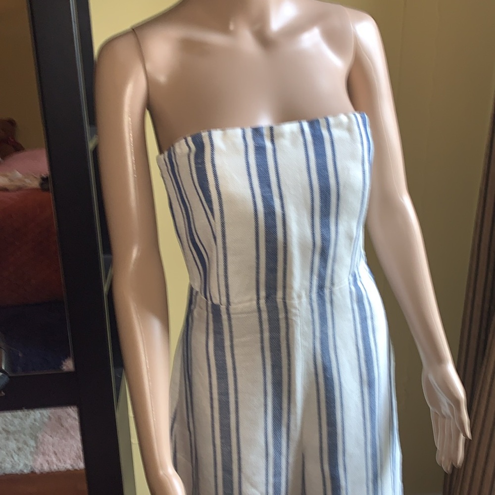 Club Monaco strapless jumper. Size 4 blue striped 🚤🛳️🏖️. Perfect condition